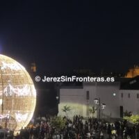 La bola de plaza Belén sale rodando y se estampa contra la fachada de la Comisaría de Policía