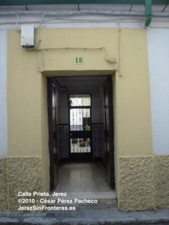 La Calle Prieta