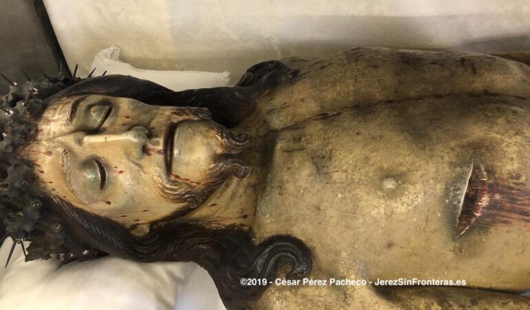 El Cristo de la Capilla Bautismal «de la Austera» en Jerez: Un tesoro medieval
