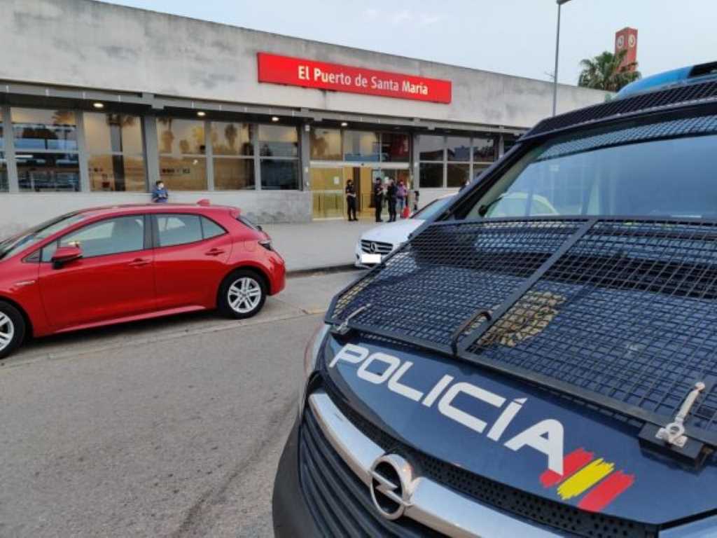 Detenido en la estación de El Puerto por inducir a la prostitución a una menor