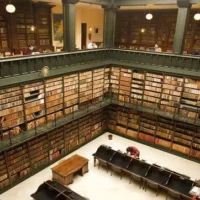 robo en la biblioteca