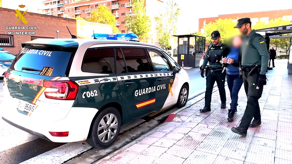 Detenida por abandonar a su hijo menor de edad: una madre con prioridades equivocadas