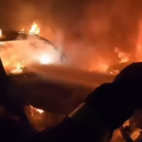 Una noche ardiente en Jerez: incendios de contenedores y caos en las calles