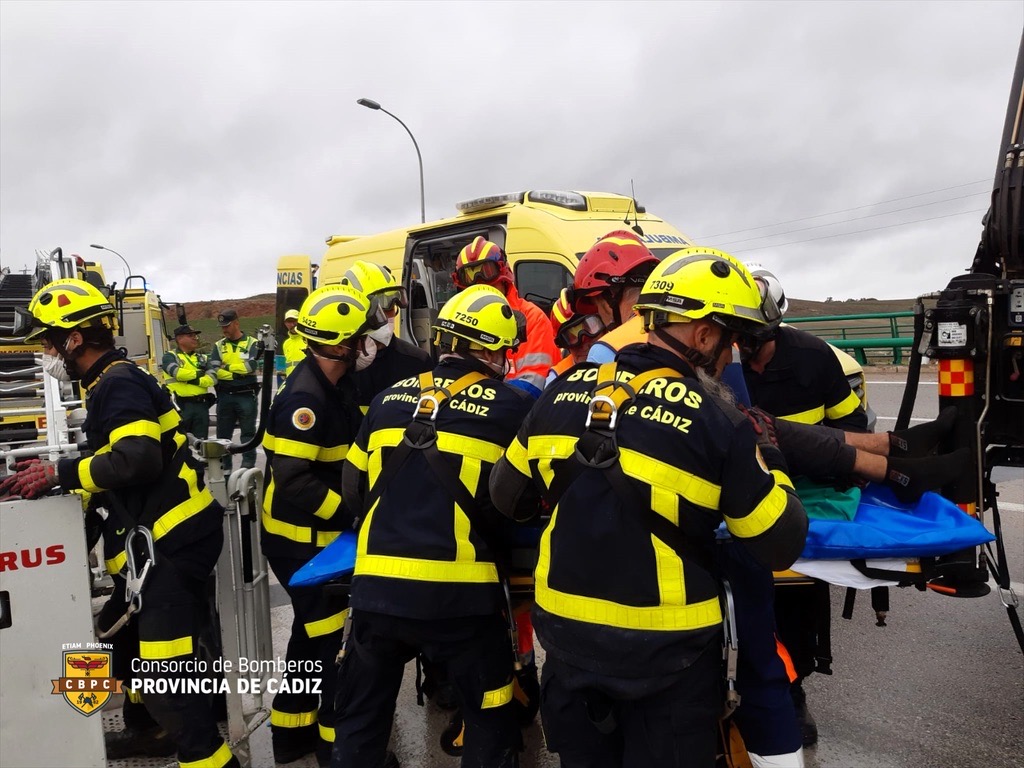 Rescate heroico en accidente de tráfico en Jerez