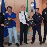 La Policía Nacional de Jerez incorpora desfibriladores externos para las Fiestas Navideñas