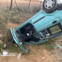 Accidente en la carretera Arcos/El Bosque: Turismo encastrado