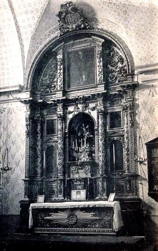 Fotografía antigua en blanco y negro del retablo barroco del Dulce Nombre de Jesús en la iglesia de Santo Domingo de Jerez, con la imagen del Niño Perdido en el nicho central.