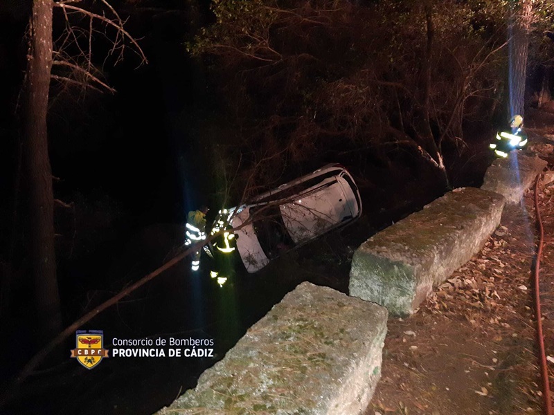 Accidente de tráfico cerca de Alcalá de Los Gazules y Ubrique: Un rescate dramático