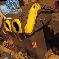 Detenidos dos menores por incendiar contenedor de basura y dañar vehículos en Jerez