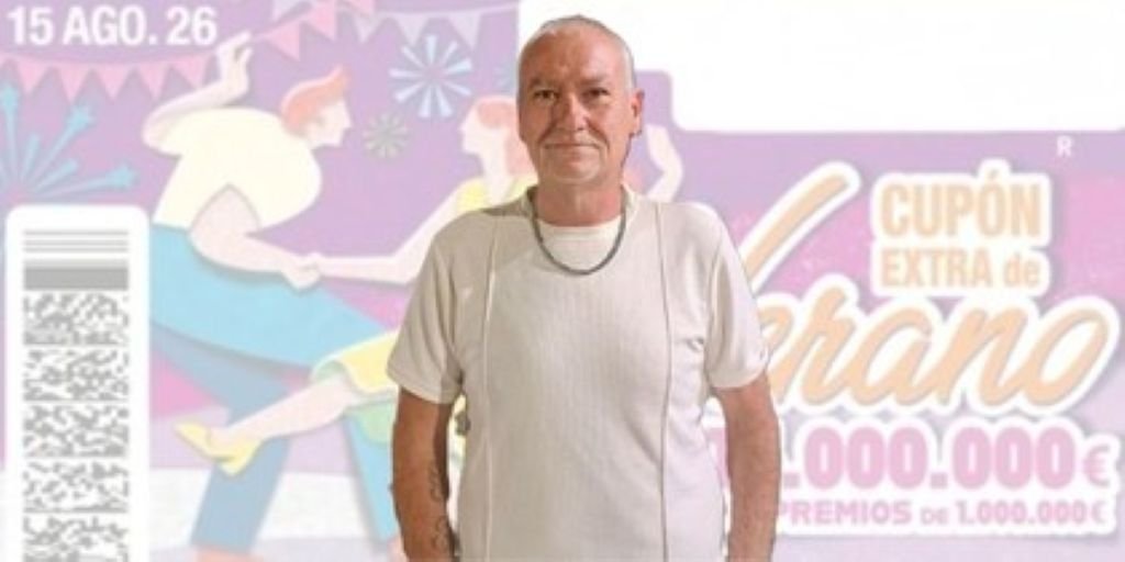 Gabriel Fernández, vendedor de la ONCE que ha repartido el premio mayor del Extra de Verano en Granada.