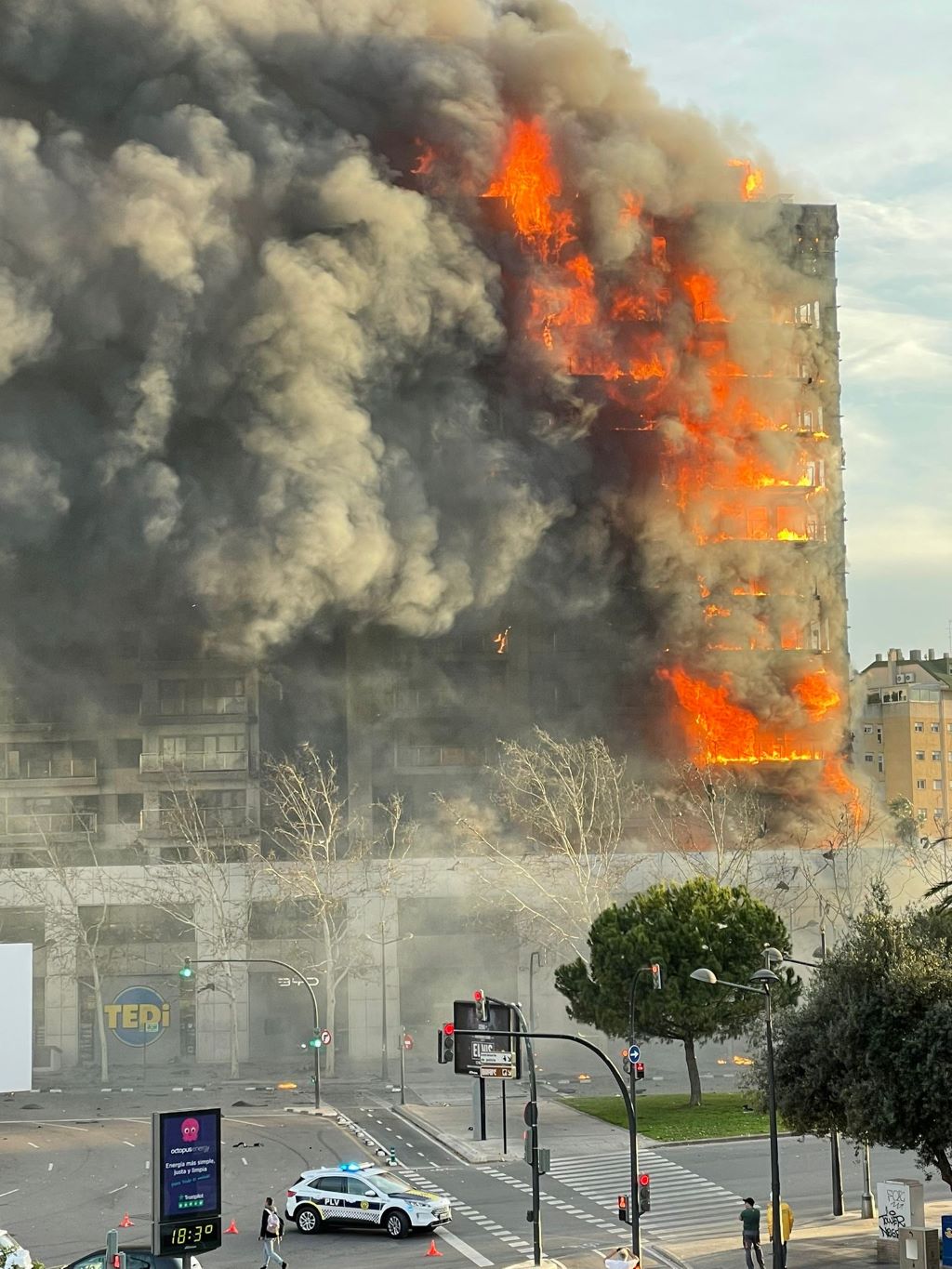 Incendio en el cuarto piso de un edificio en Campanar, Valencia: Actualización de la situación