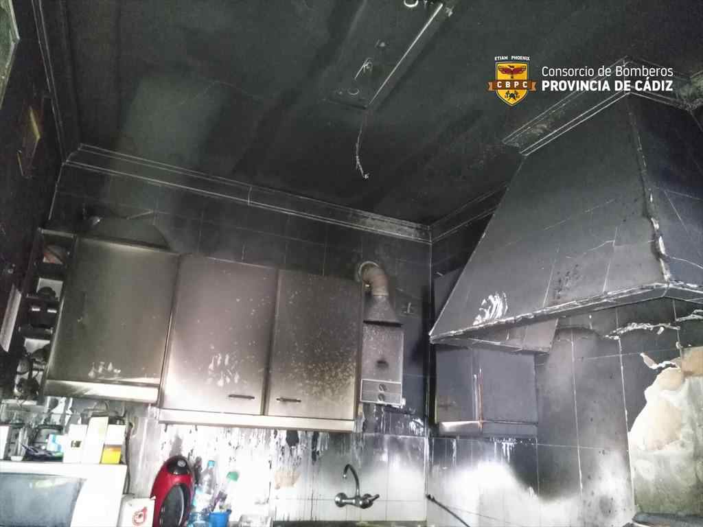 Incendio en Cádiz: Dos personas intoxicadas por humo