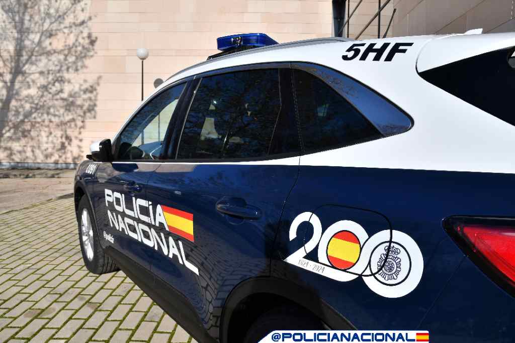 Un policía fuera de servicio una mujer en Jerez