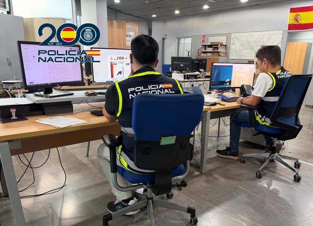 Descubre cómo operaba la red de estafas en plataformas de compraventa online desarticulada por la Policía Nacional.