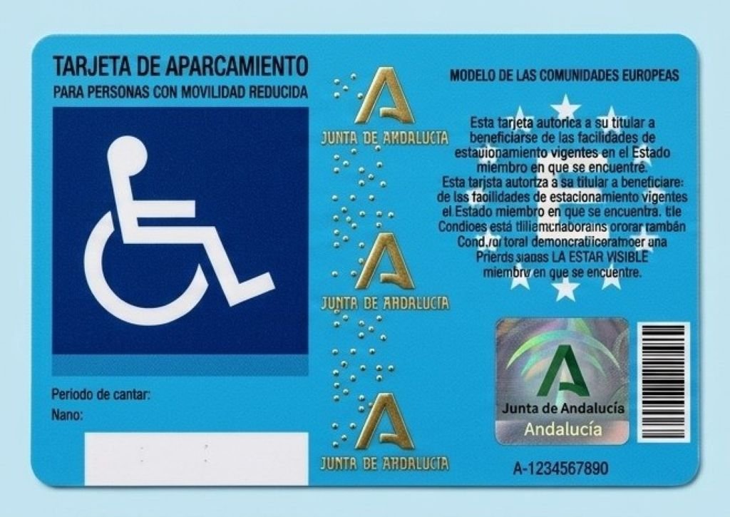 Tarjeta oficial de aparcamiento para personas con movilidad reducida expedida por la Junta de Andalucía, mostrando el pictograma del usuario en silla de ruedas, los logotipos institucionales y el holograma de seguridad sobre un fondo azul.