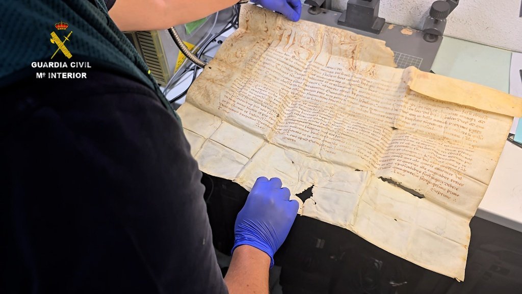 Examen técnico del pergamino desplegado en latín correspondiente a la bula papal del siglo XVI de El Viso del Alcor.