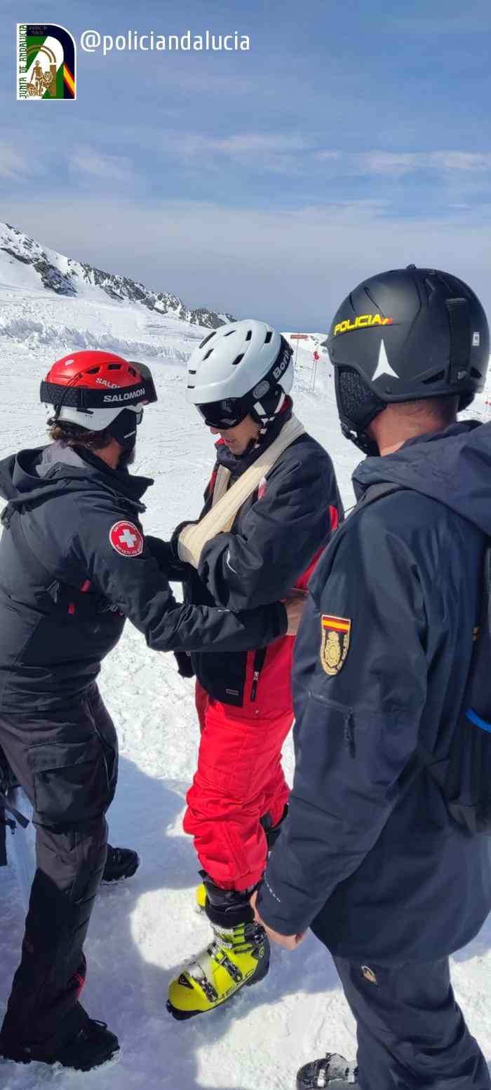 Rescate de esquiador en las pistas de Sierra Nevada