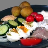 ensalada de arenque y patatas