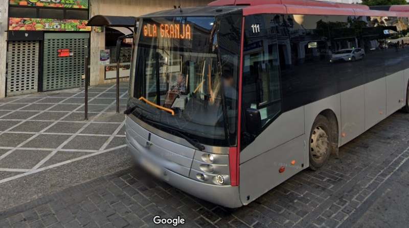 Autobús se estrella en la Plaza Esteve