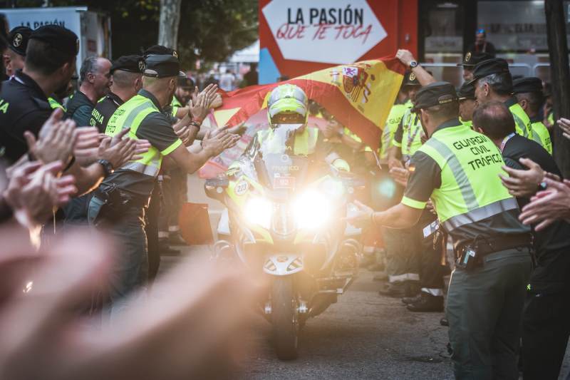 La Guardia Civil, escudo de la Vuelta Ciclista a España