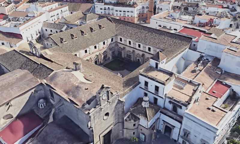 Claustros de Santo Domingo: Un refugio otoñal en Jerez