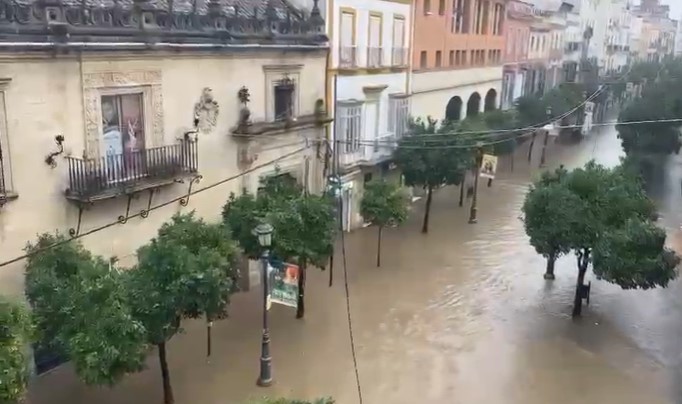 Emergencia en Jerez: Las fuertes lluvias han provocado inundaciones severas, afectando a zonas vitales como Porvera, Larga y Cristina