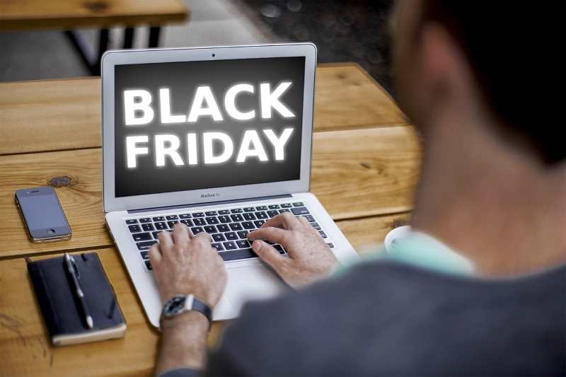 Consejos de la Policía Nacional para evitar fraudes este Black Friday