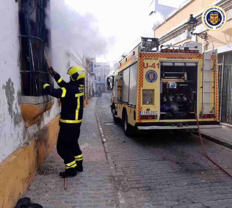 ¡Heroica intervención! Los bomberos de Cádiz controlan un incendio en El Puerto ¿Sabes cómo prevenirlos?