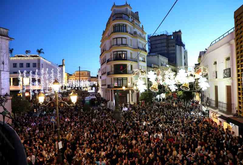 La cara B de la Navidad en Jerez: Vecinos claman contra la masificación del centro histórico