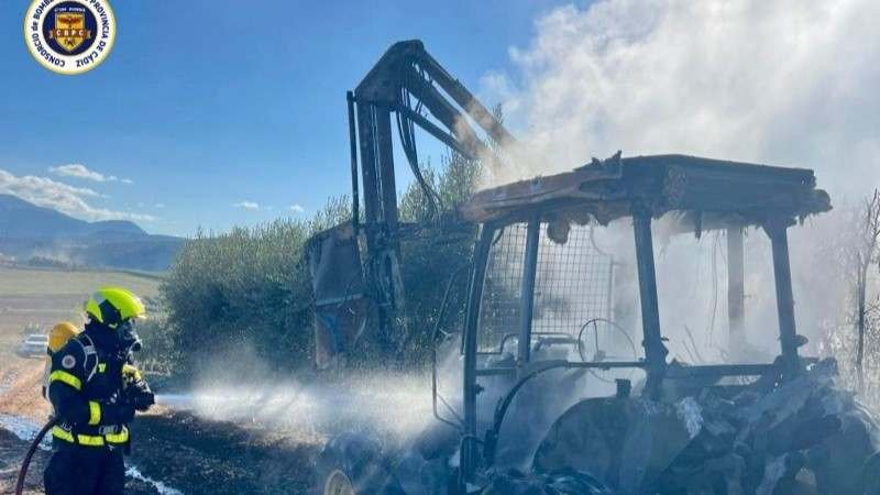 Bomberos actúan con rapidez y eficacia ante dos incendios en un día