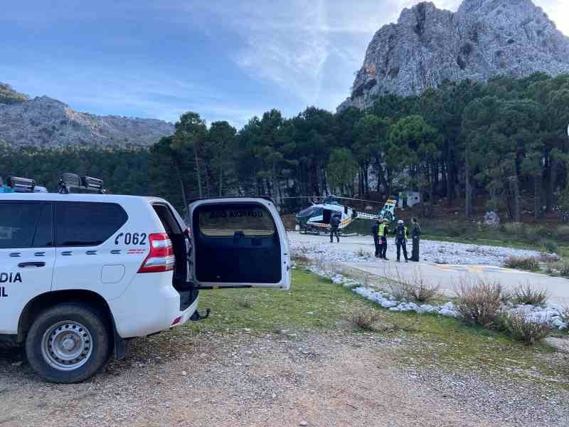 Rescate dramático en la Sierra de Grazalema: La Guardia Civil salva la vida de una senderista tras un accidente en el Pico del Simancón