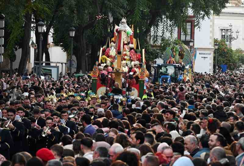 Jerez vive una cabalgata de Reyes histórica. La ciudad se engalanó para recibir a Melchor, Gaspar y Baltasar en un evento que quedará grabado en la memoria de todos