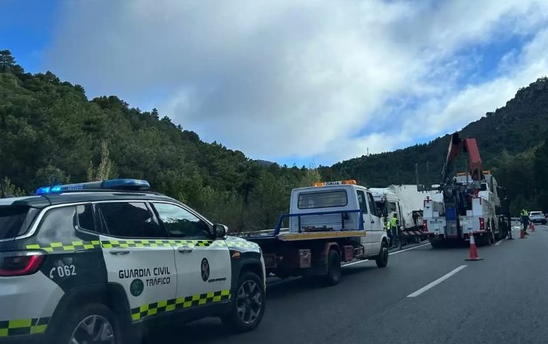 Tragedia en carretera: muere operario vial