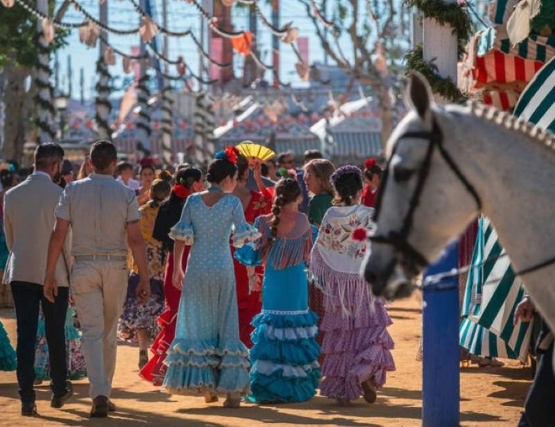 Caballo desbocado siembra el pánico en Sevilla