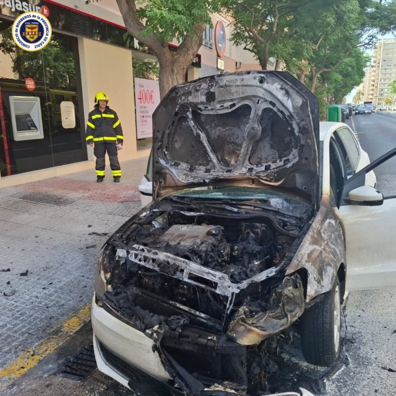 Incendio de vehículo en Cádiz moviliza a los bomberos