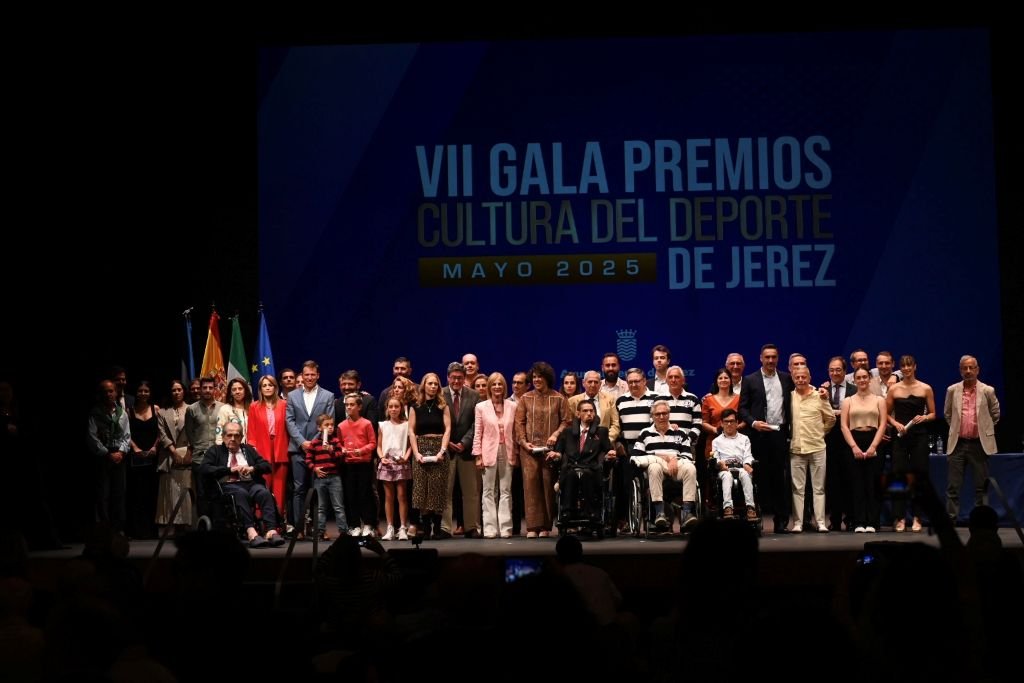 Deportistas y galardonados en el escenario de la edición anterior de la Gala Premios Cultura del Deporte de Jerez.