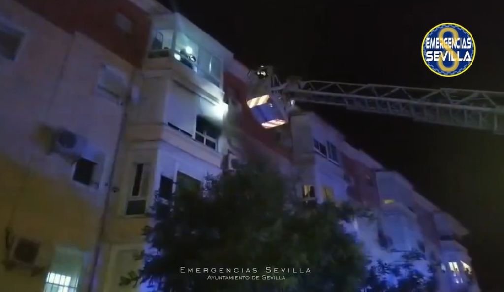 Sevilla sufre incendio con 4 heridos