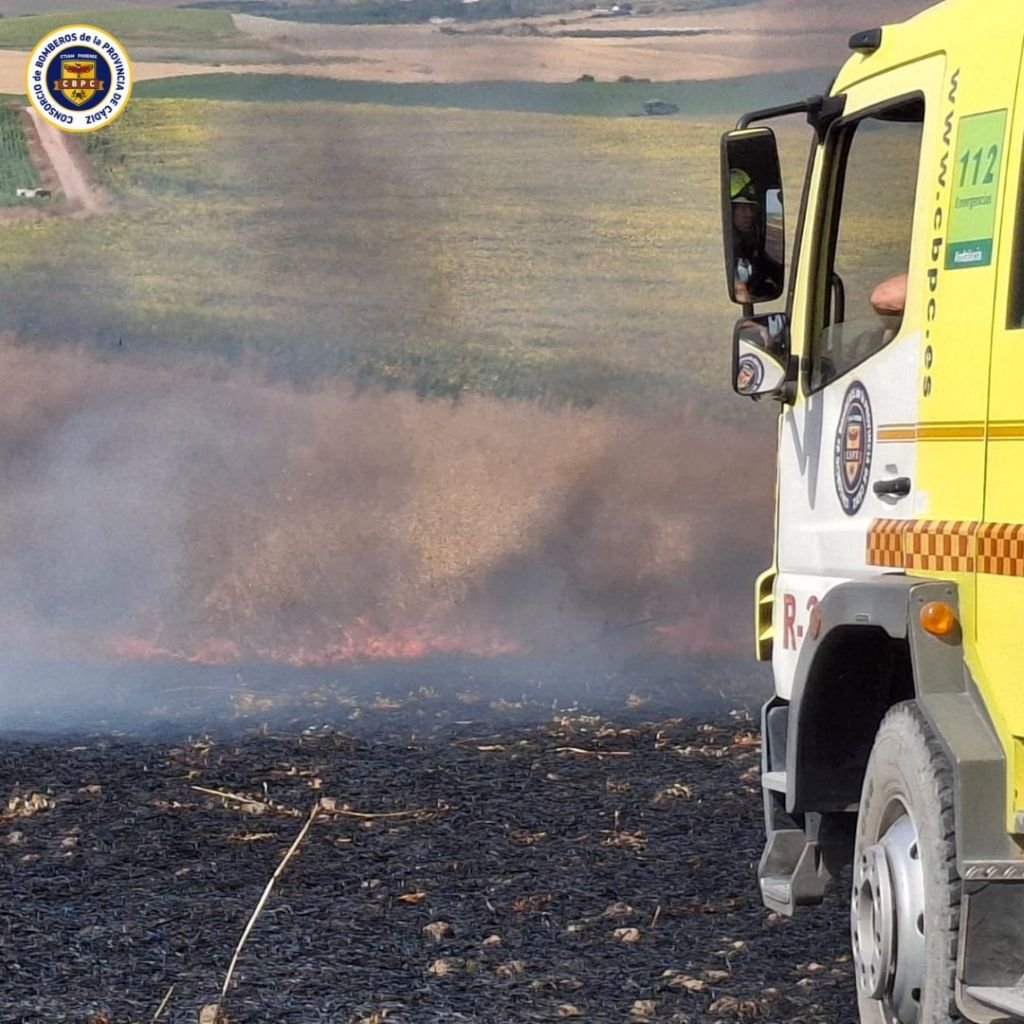Los bomberos de Jerez actúan en dos incendios de trigales que calcinan 50 hectáreas