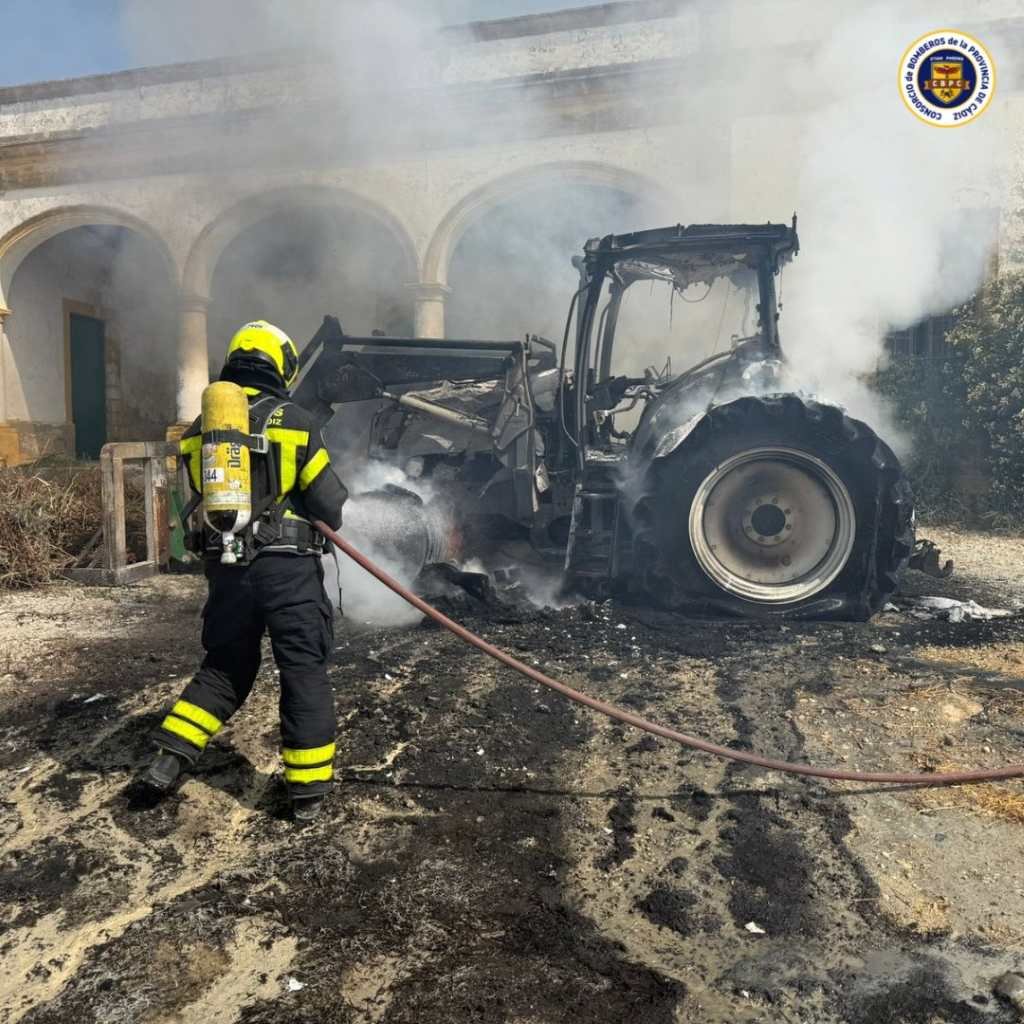Incendio de tractor en Jerez