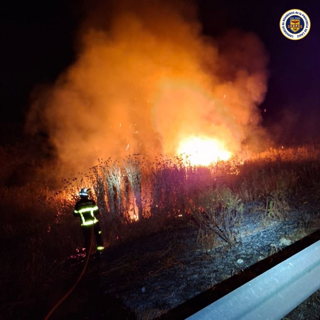 Extinguido un incendio en la A-389 cerca de Medina