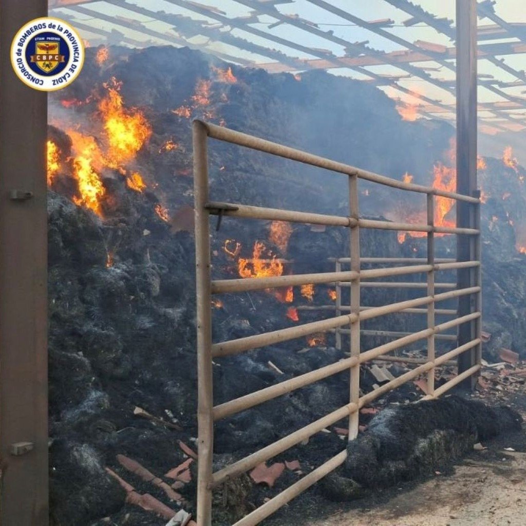 incendio en nave de alpacas de paja