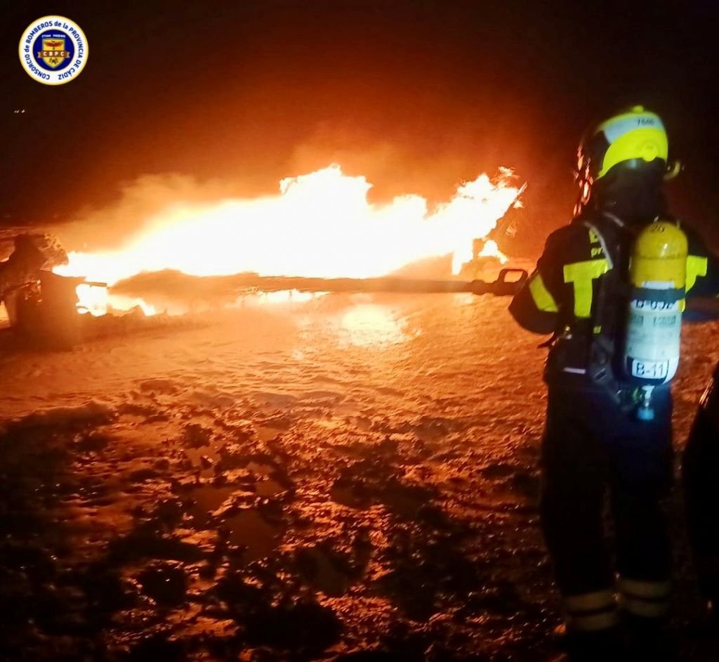 El incendio que dejó sin aliento a Puerto Real: así fue la increíble operación de los bomberos en la madrugada de Los Toruños