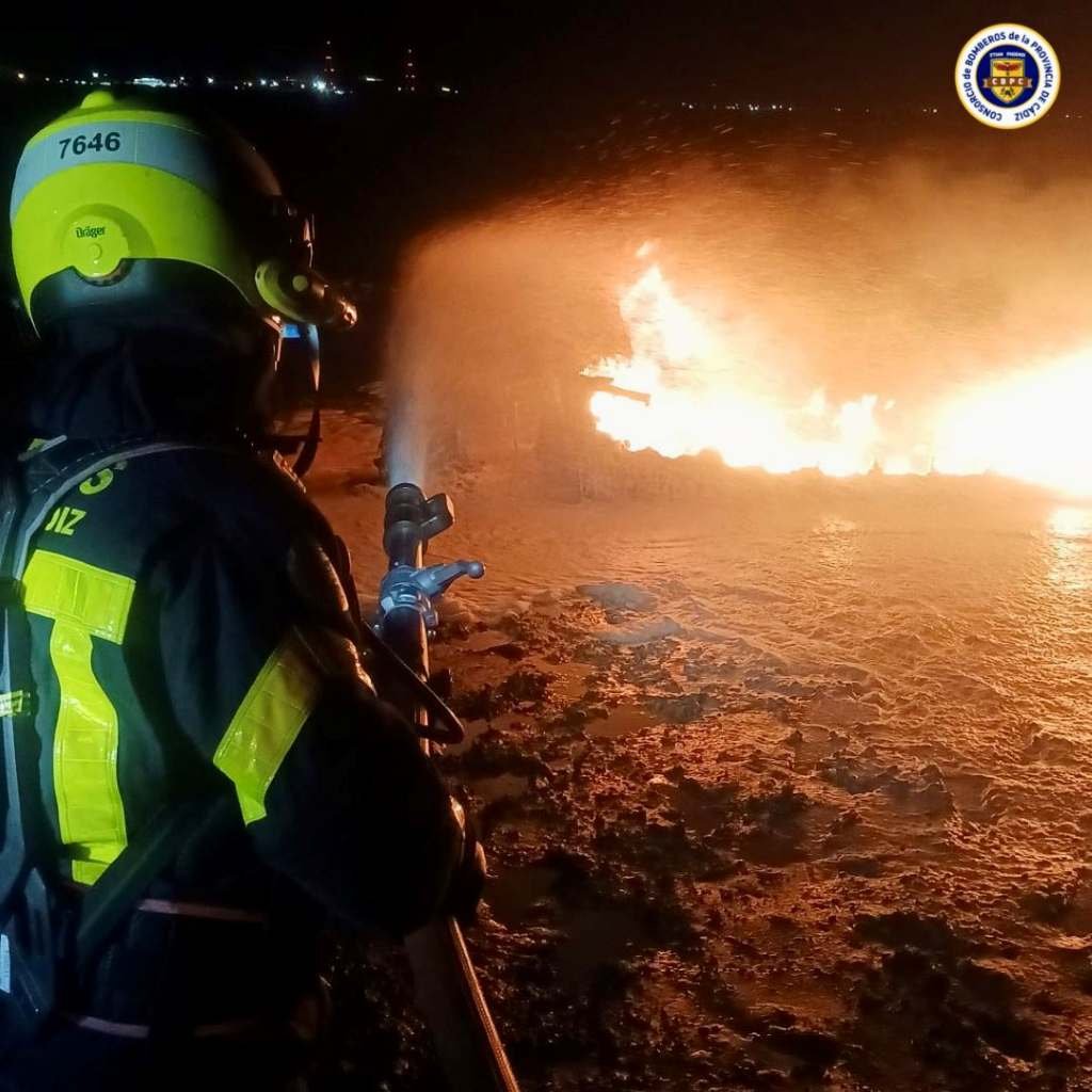 incendio de embarcación en Los Toruños