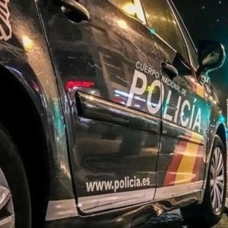 Se resiste al arresto, agrede sexualmente a un agente y es detenida: el altercado en un bar de Jerez que ha dado la vuelta al país