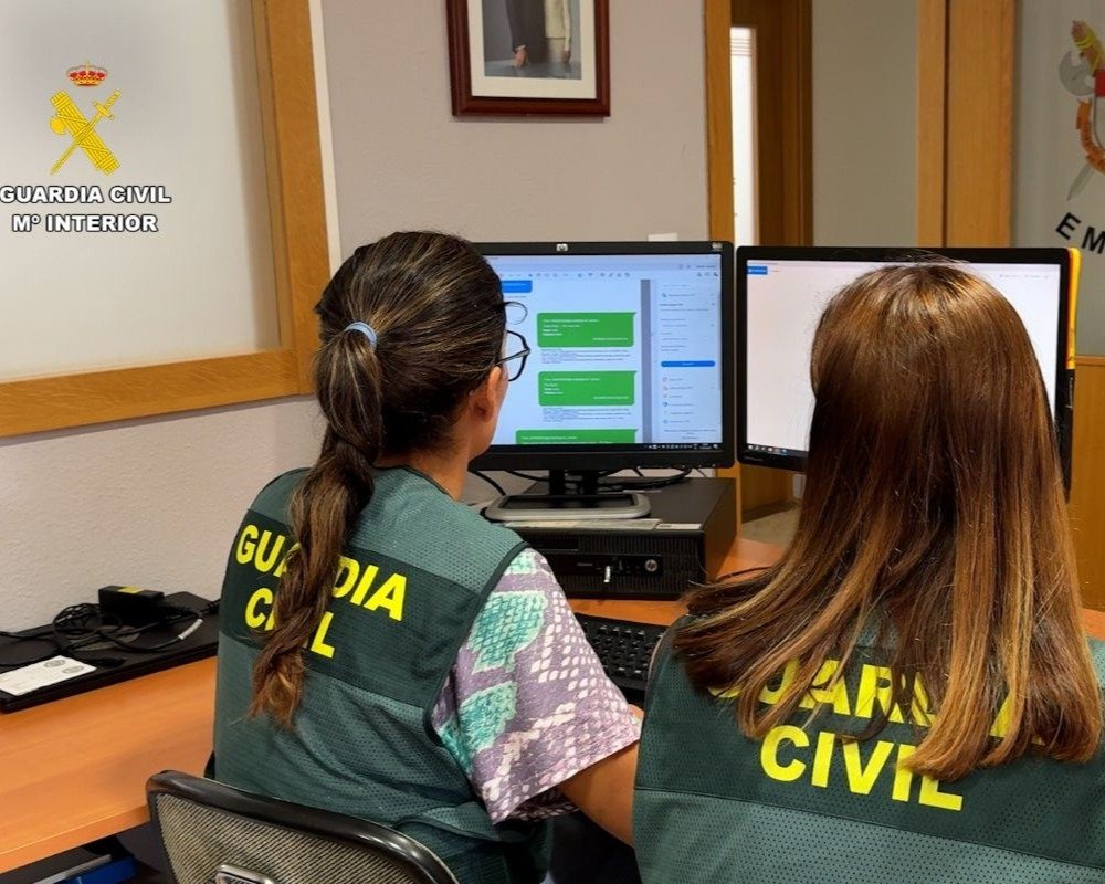 Un depredador en las redes: La Guardia Civil detiene a un individuo en A Coruña que extorsionaba y chantajeaba a menores para obtener imágenes íntimas