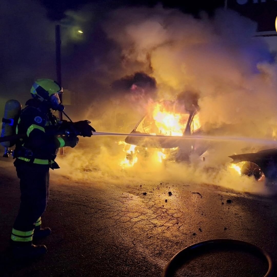 ¡Basta ya de inseguridad! La noche que el incendio en el Parque Comercial Las Dunas despertó a Sanlúcar