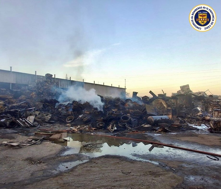 ¡Alarma social en Jerez! La bomba de relojería de las chatarrerías llama a la reflexión tras ser extinguido el incendio en Jerez