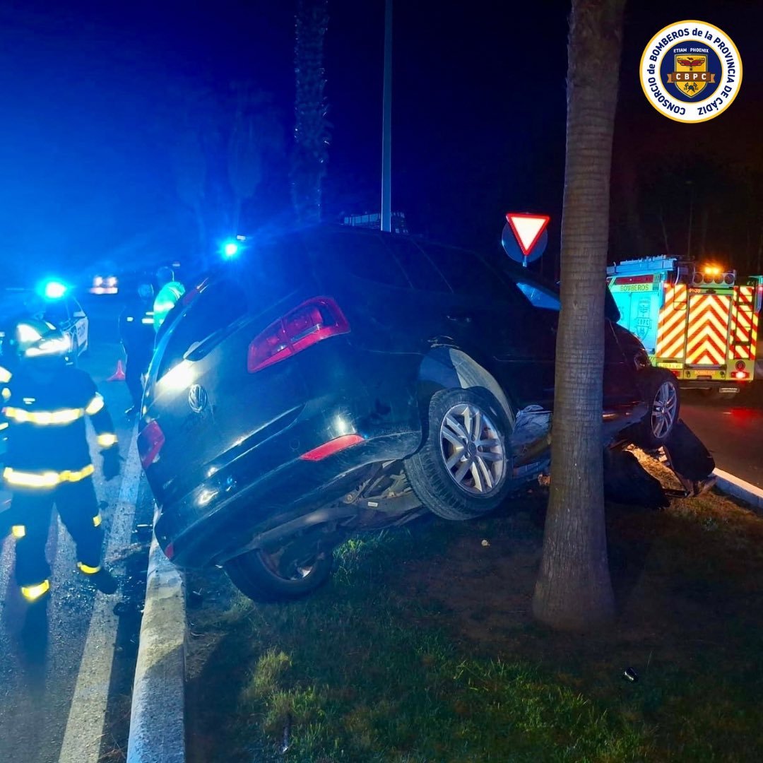 Intervención urgente: Retirada de un vehículo accidentado en El Puerto