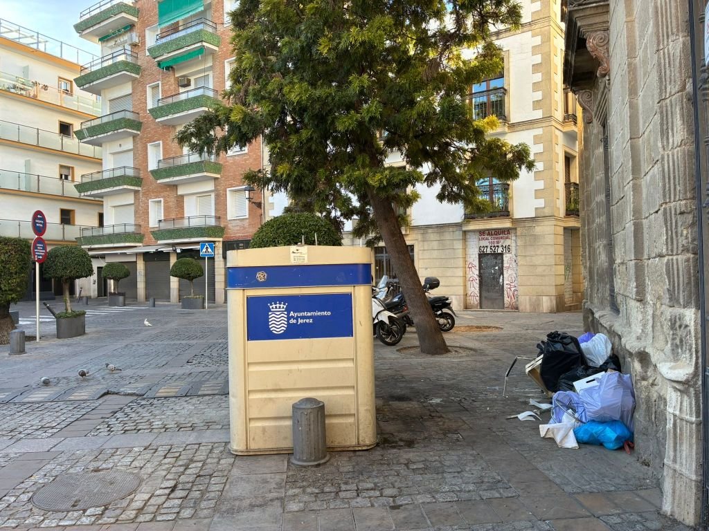 basuras sin contenedores en Jerez