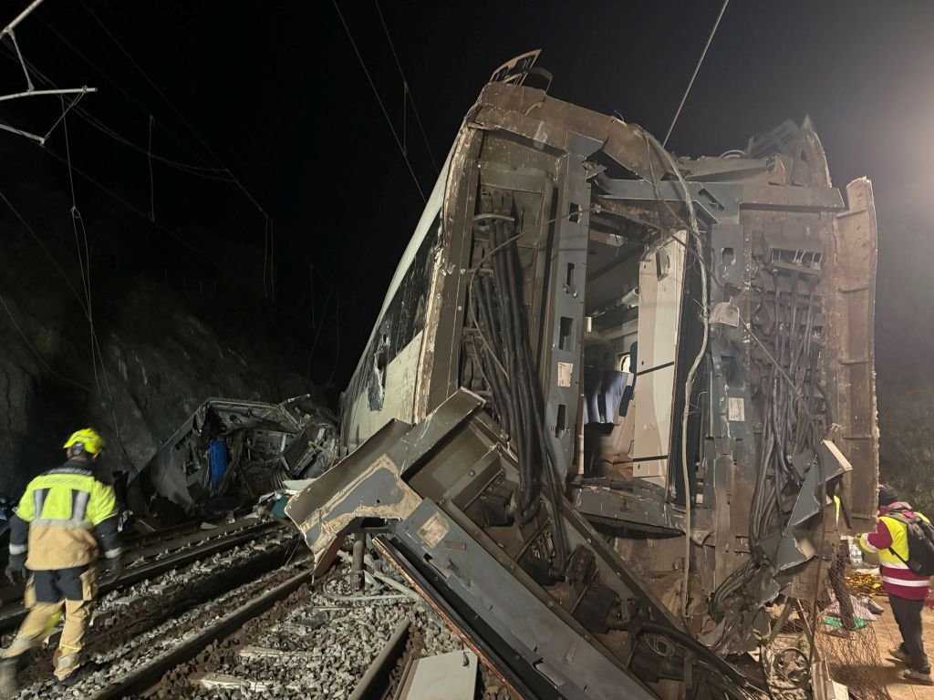 Tragedia nacional en las vías: se elevan a 39 los fallecidos en el accidente de tren en Córdoba tras el choque en Adamuz